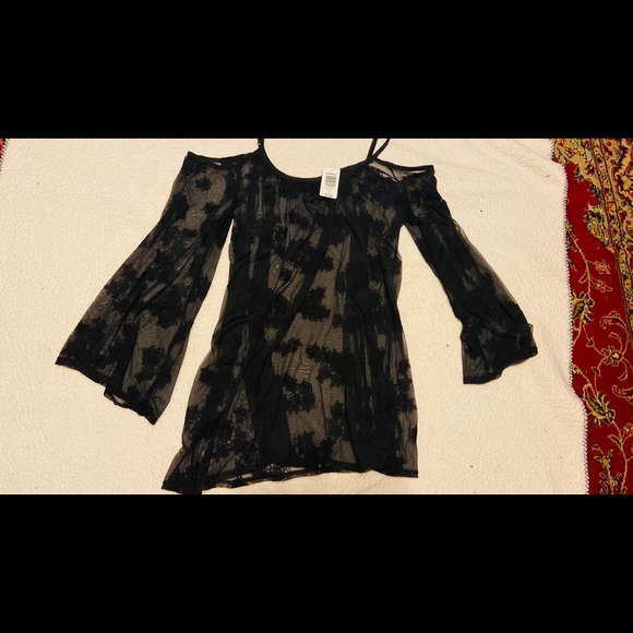 torrid Other - NWT Torrid Cold Shoulder Cover up torrid Other - NWT Torrid Cold Shoulder Cover up